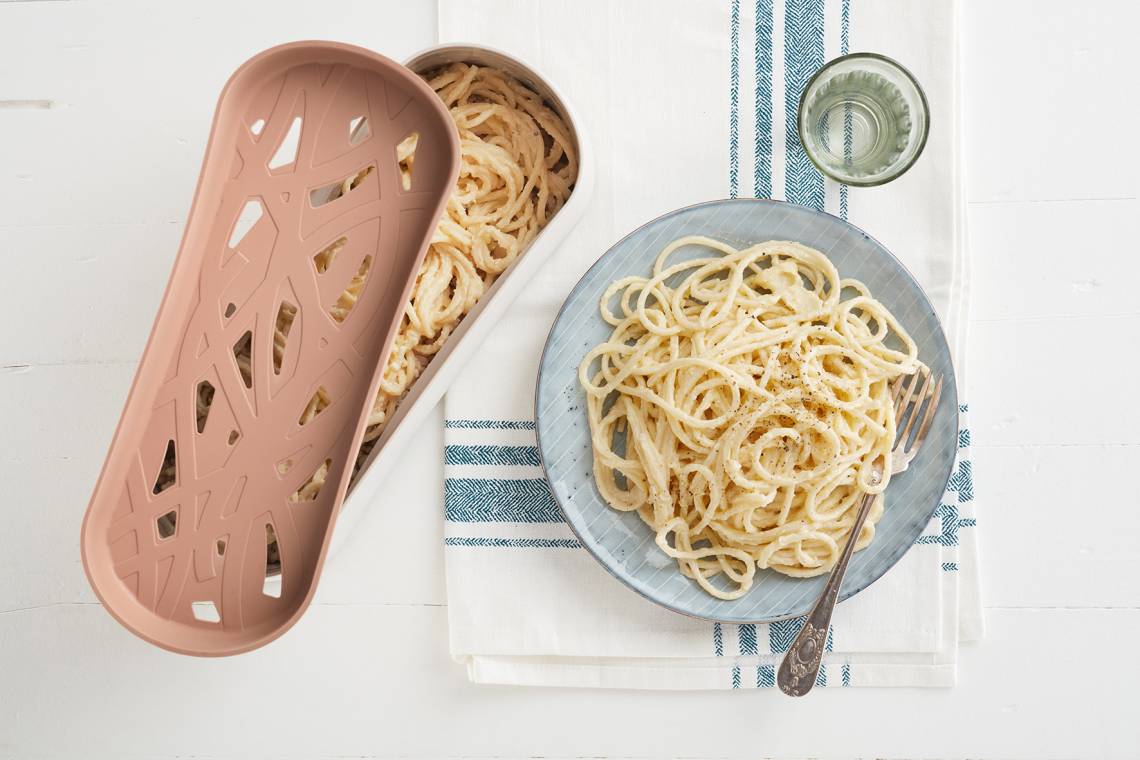 Lekue - Quick Pasta Cooker - Spaghetti serviert