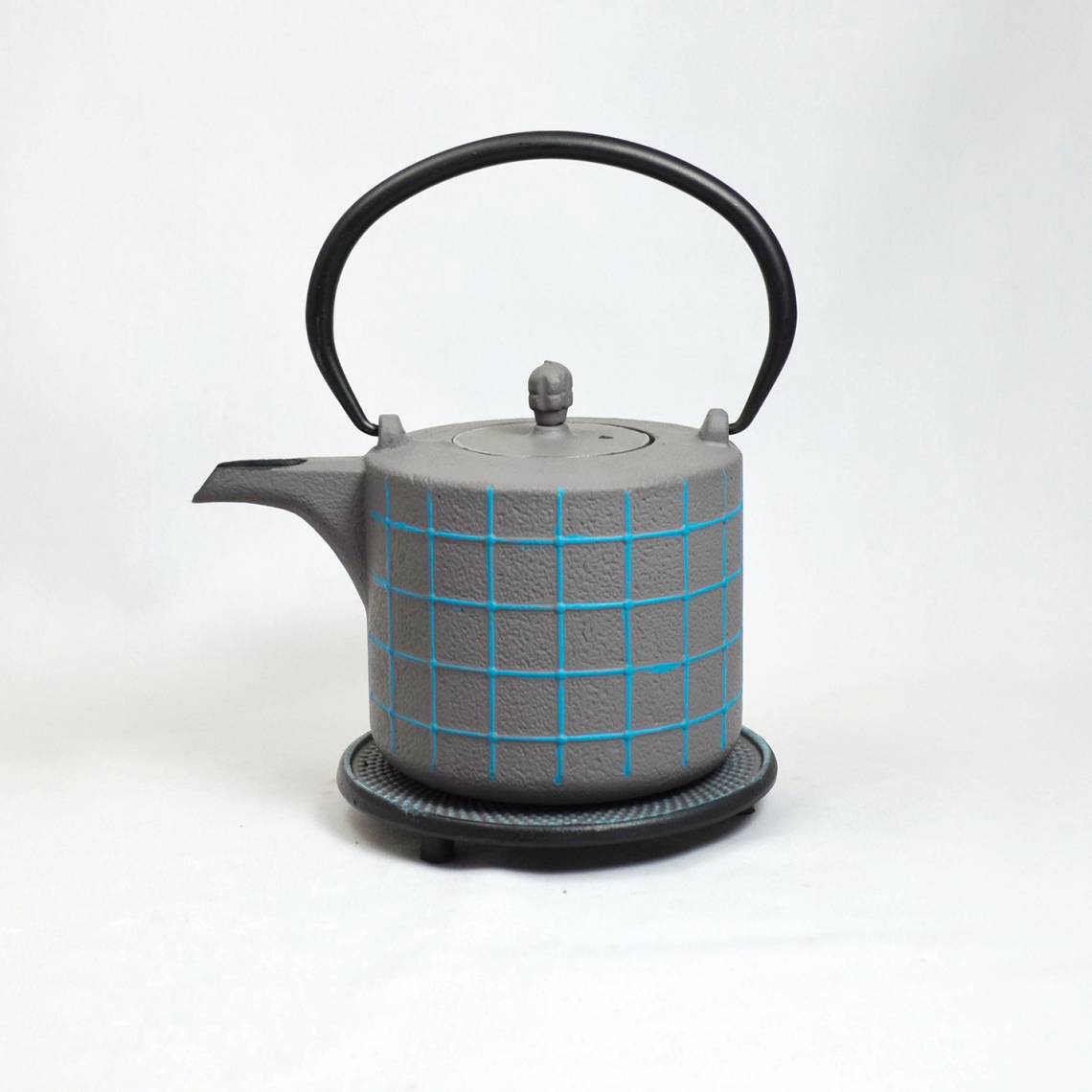 JA-UNENDLICH: Teekannen aus Gusseisen, Bauhaus, Modell KoGane, 0,8 l, mit Untersetzer, 9949-9902
