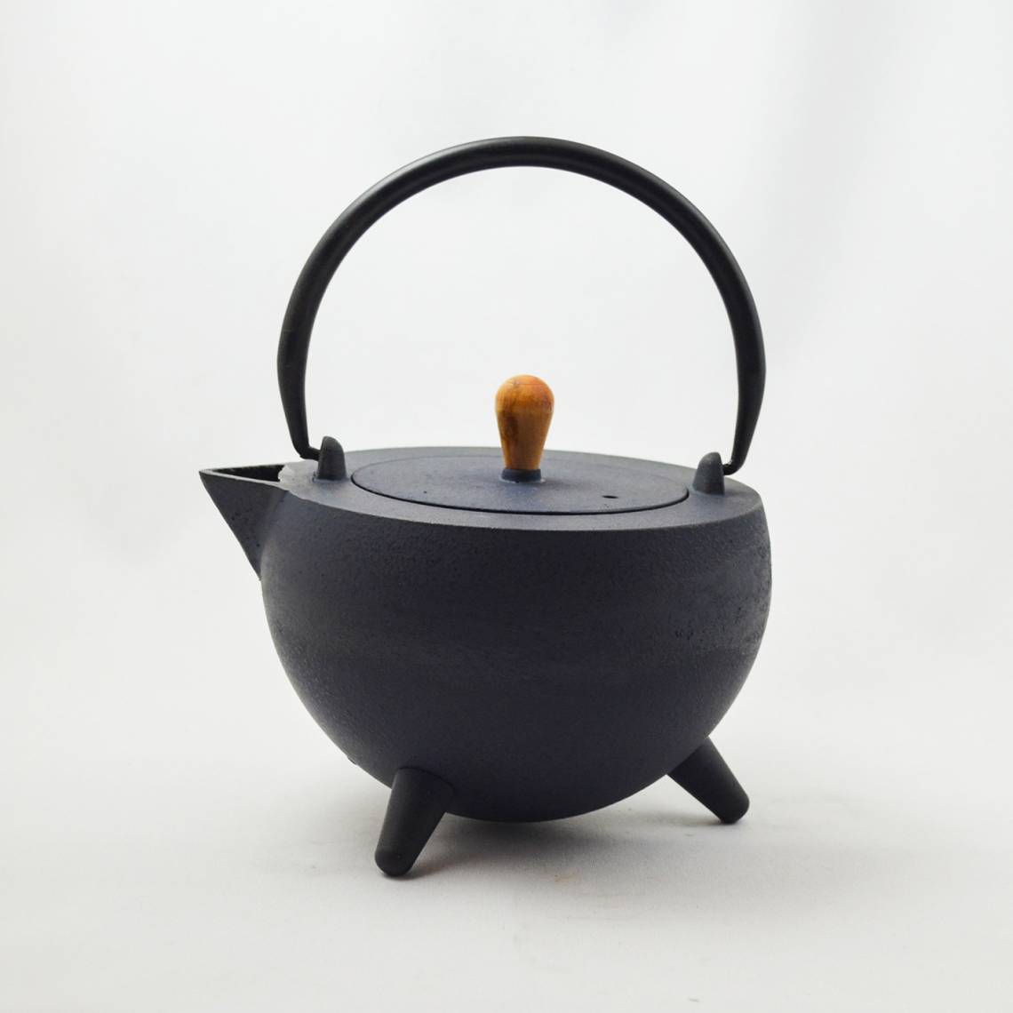JA-UNENDLICH: Teekannen aus Gusseisen, Bauhaus, Modell Pop 1,0 l, 990