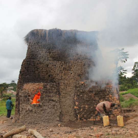 Römertopf: der Brick, Milieu, Firing Uganda