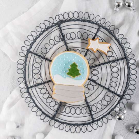 White Christmas Baking: winterliche Ausstecher von Dr. Oetker